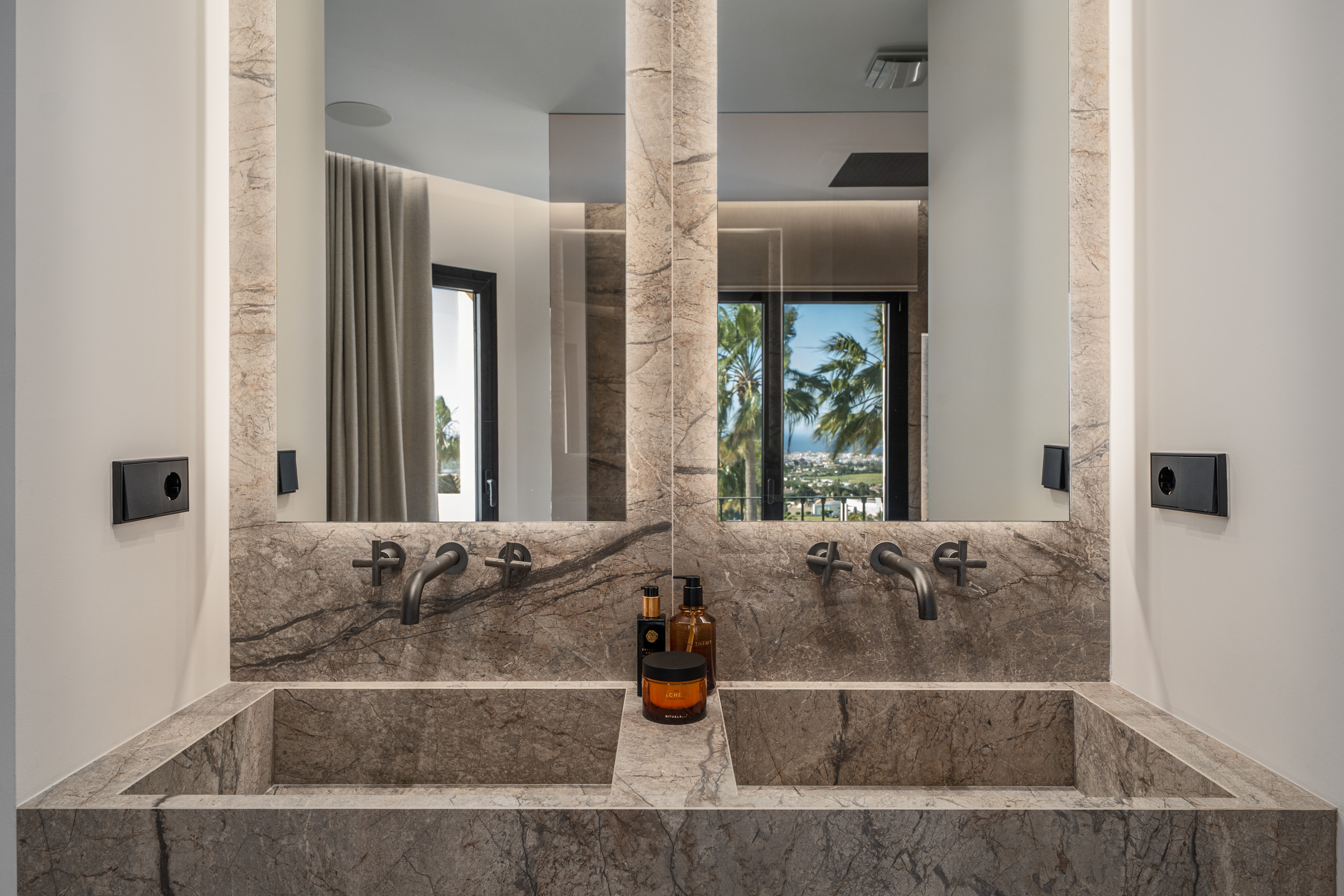 Image 19:  For sale, Marbesa, €1,750,000 [EAMo23860959]